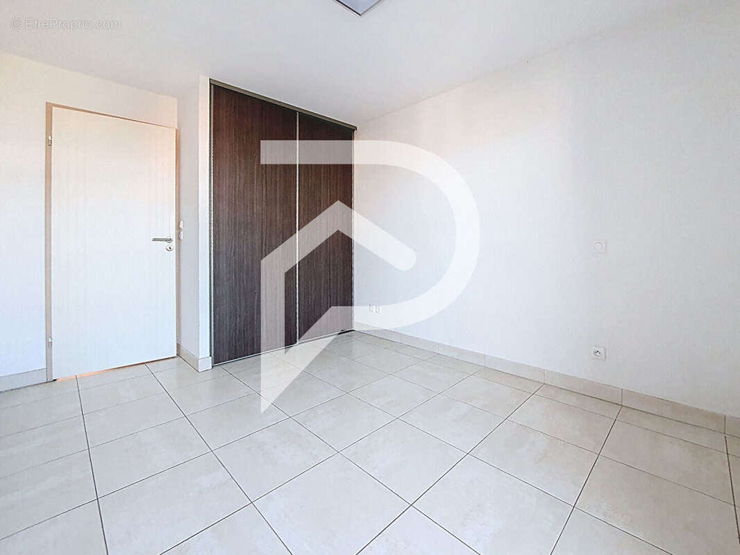 Agde capiscol -appartement t3 traversant 67 m² - double terrasse -double stationnement - photo 10