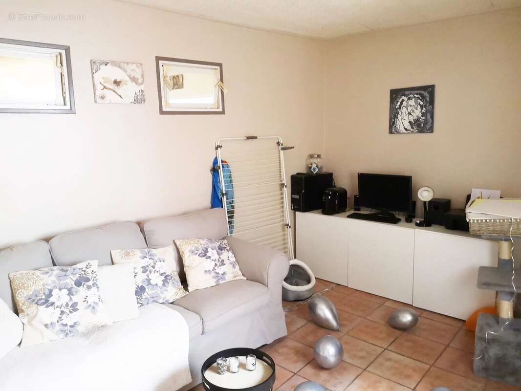 Appartement à SALERNES