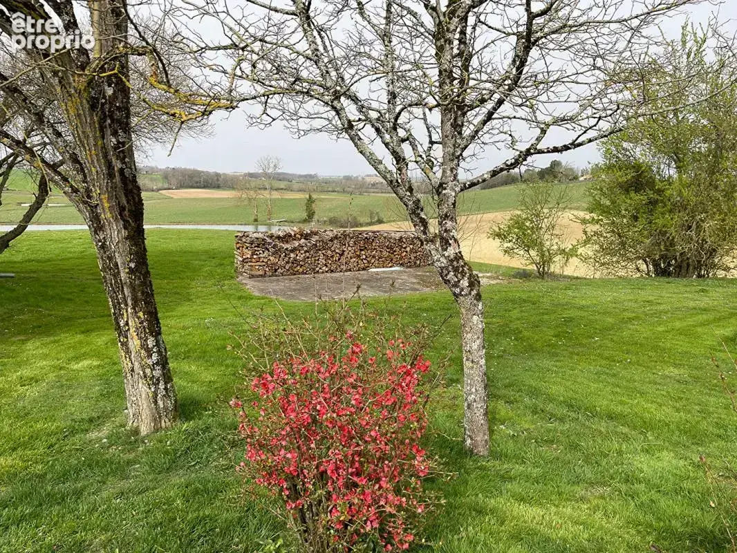 Grande ferme de caractère avec vaste grange et beaucoup d'intimité - photo 9