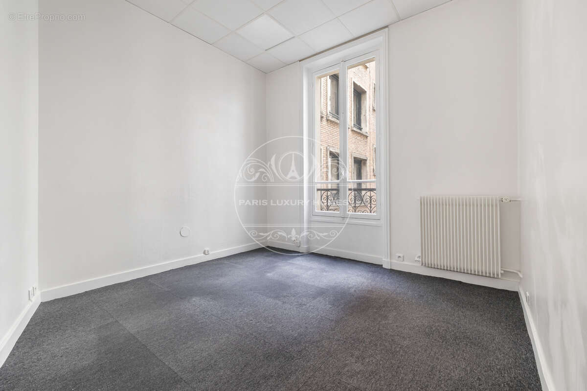 Appartement à PARIS-1E