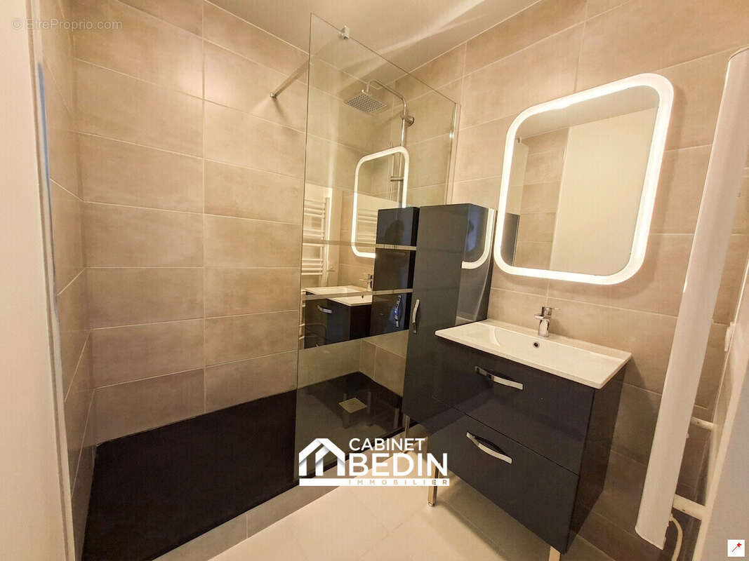 Appartement 71 m² à Merignac  - photo 2