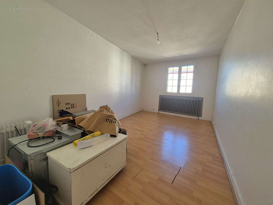 PONT-DU-CHÂTEAU / Centre bourg immeuble de rapport à vendre, belle opportunité ! - photo 8