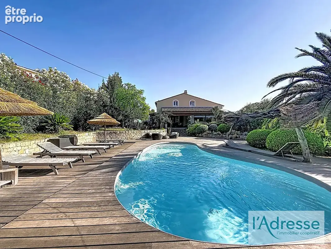 Propriété de caractère - 234 m² + 105 m² de volumes complémentaires dont un T2 indépendant - Piscine - Terrain 2600 m² - photo 3