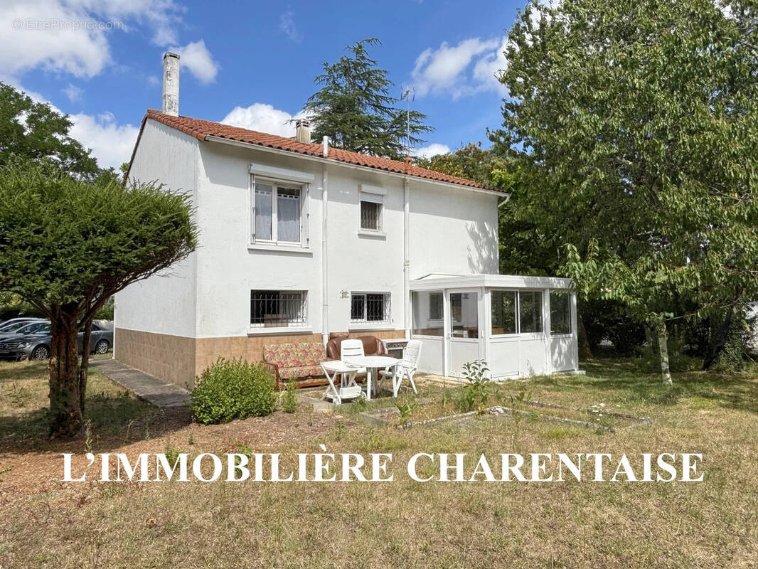 Maison à L&#039;EGUILLE