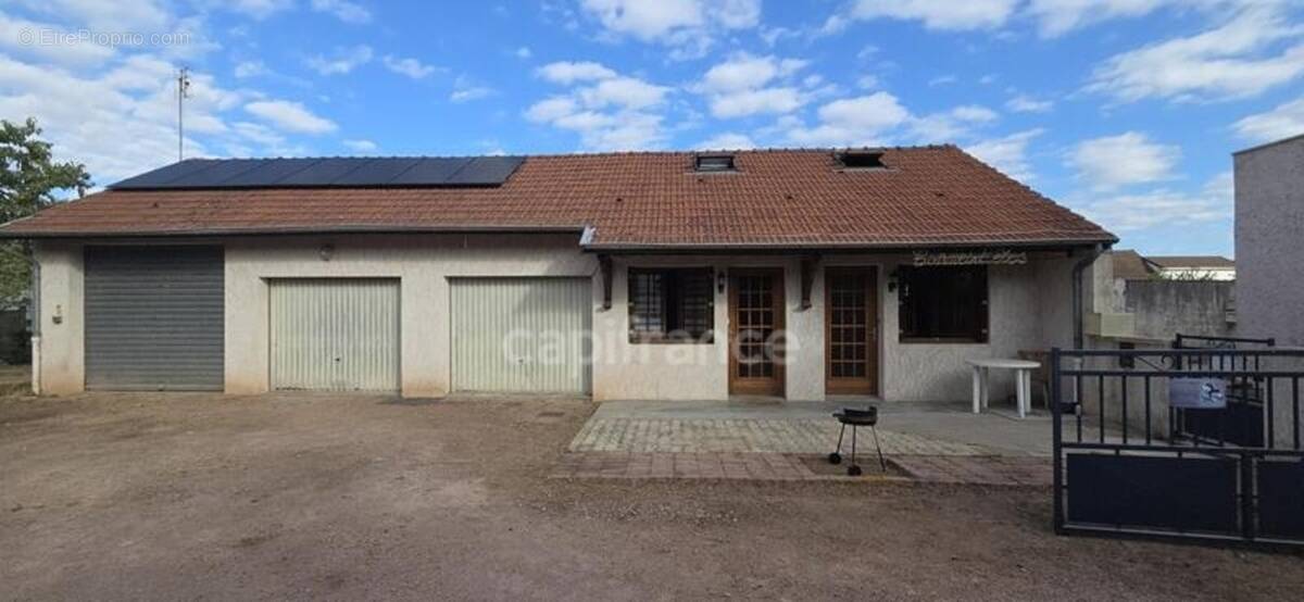 Toulon-sur-arroux – maison avec 2 garages attenants, jardin et combles aménageables - photo 1