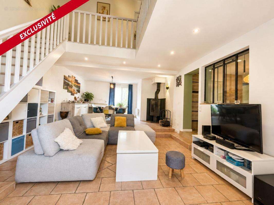 Maison familiale de 152 m² – Performances énergétiques exceptionnelles – Terrain de plus de 1 000 m² - photo 3