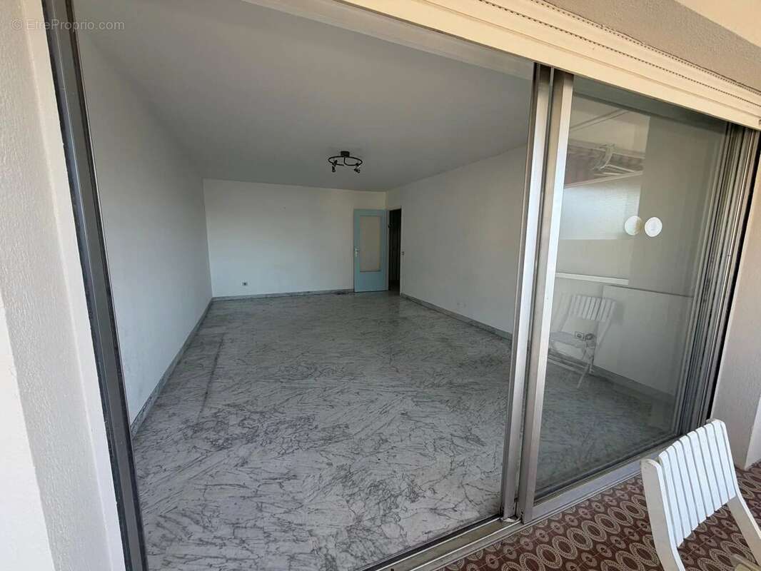 Appartement à SAINT-LAURENT-DU-VAR