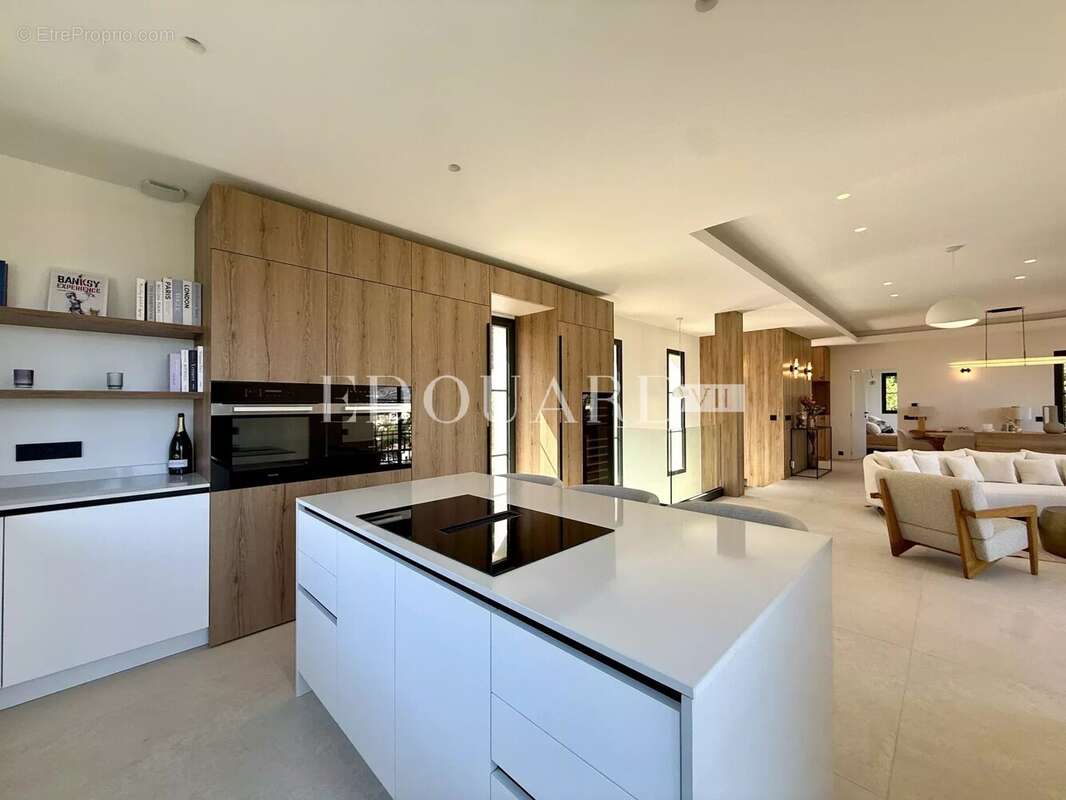 Superbe villa contemporaine avec piscine, une oasis de lumière au cœur de Roquebrune Cap Martin - photo 9