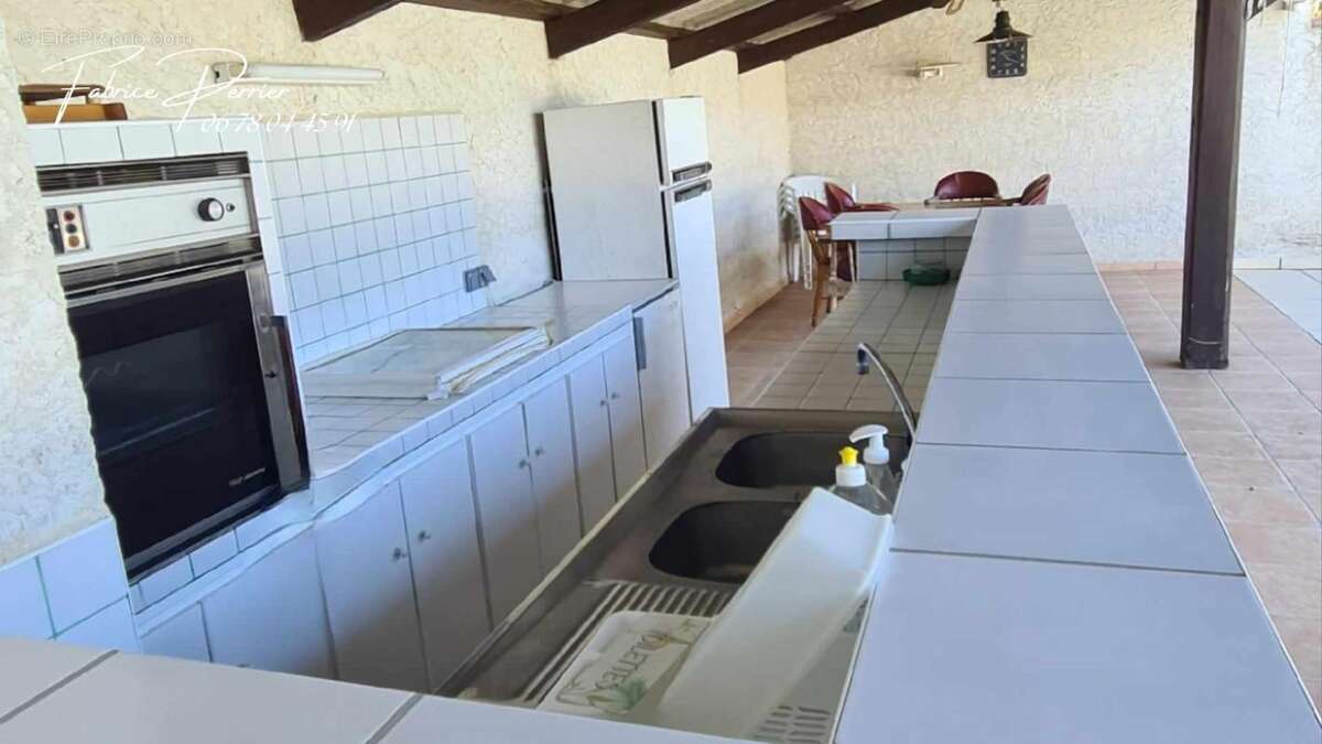 Maison 259 m2 , Dépendance 74 m²,  Abri 70m², Piscine, Terrain 3000m² - photo 13