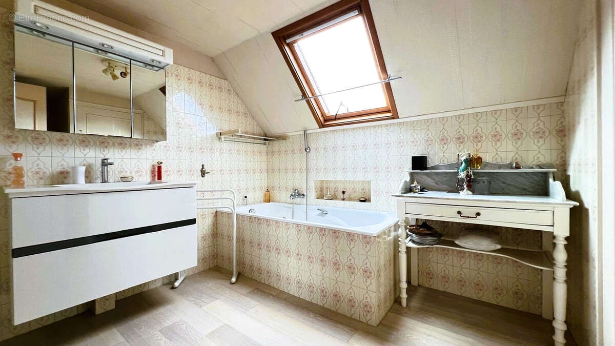 Maison à YMONVILLE