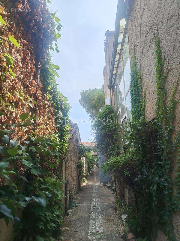 Maison de Ville Meublée de type 5 de 157 m2 avec Patio dans le Centre de Monpazier - photo 2