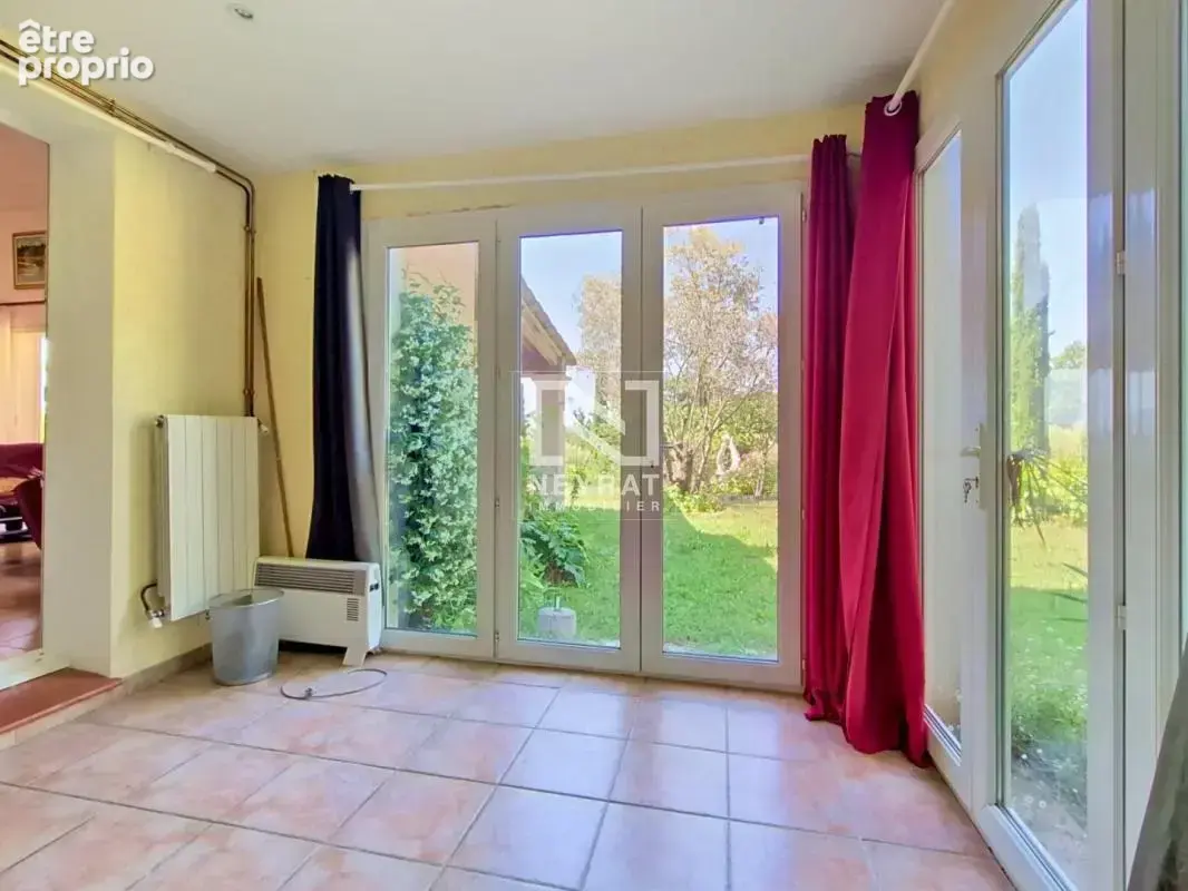 Tourrettes — secteur résidentiel premium - villa de plain-pied avec superbe jardin - photo 9