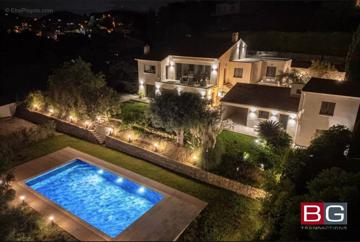 Maison à VALLAURIS