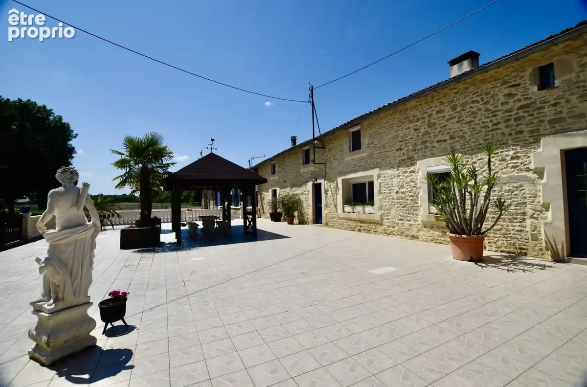 Magifique Longère avec piscine intérieure, 2 maison d'amis et 7 ha de terrain. - photo 13