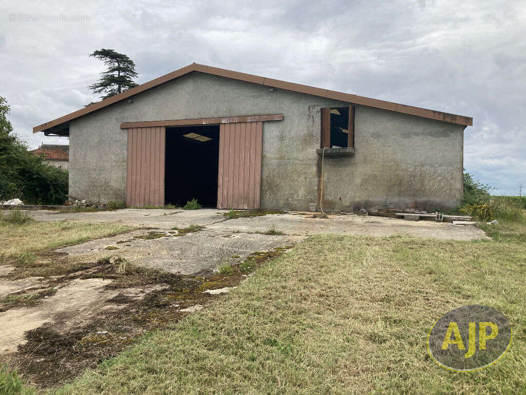 Appartement à SAINT-SEURIN-DE-CADOURNE