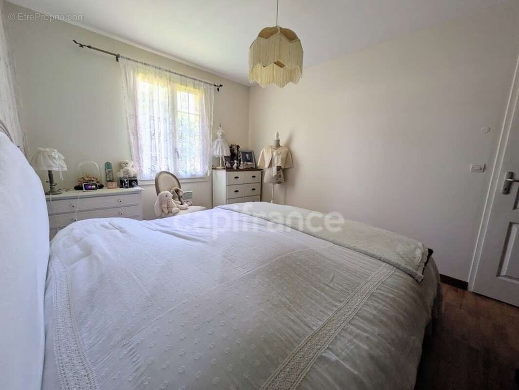 COUP DE CŒUR – Maison de plain-pied de 81 m² avec jardin arboré, à 10 min de Forges-les-Eaux - photo 5