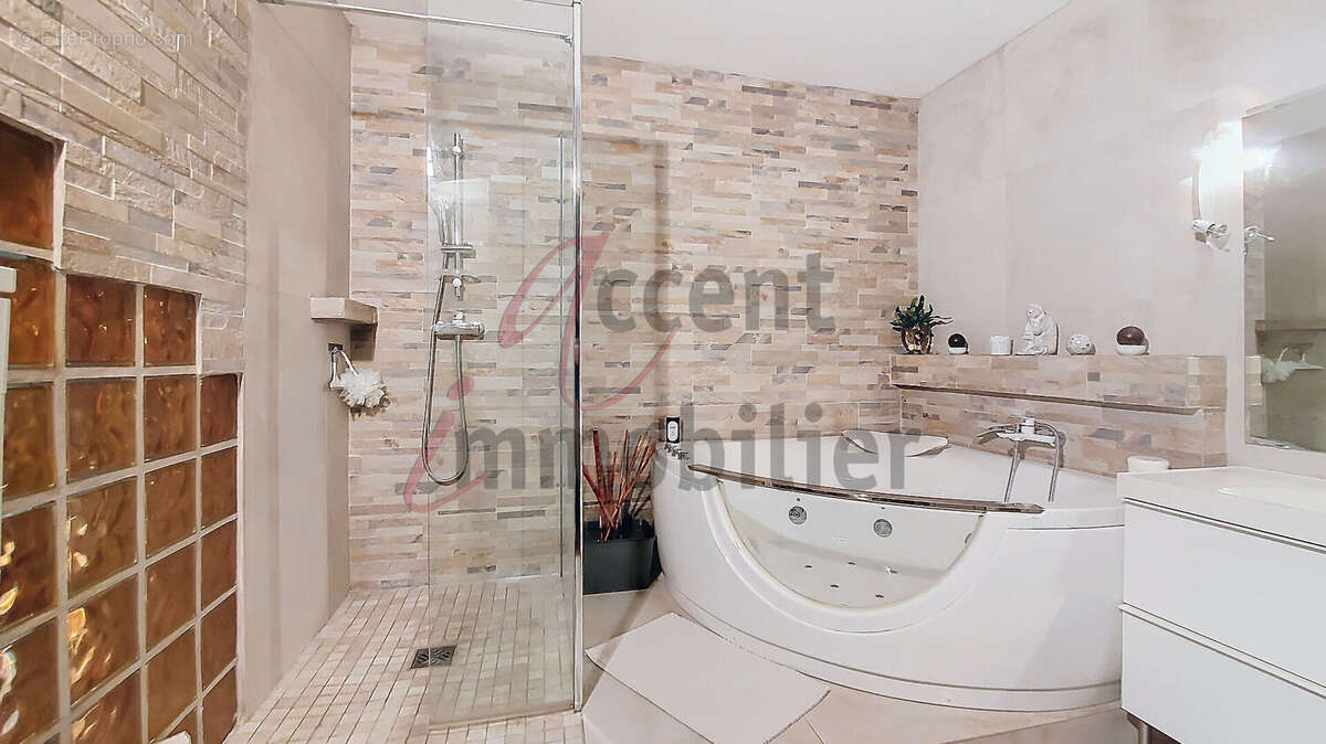 Althen : Mas de charme rénové, Jardin Piscine Garage & Dépendance - photo 17