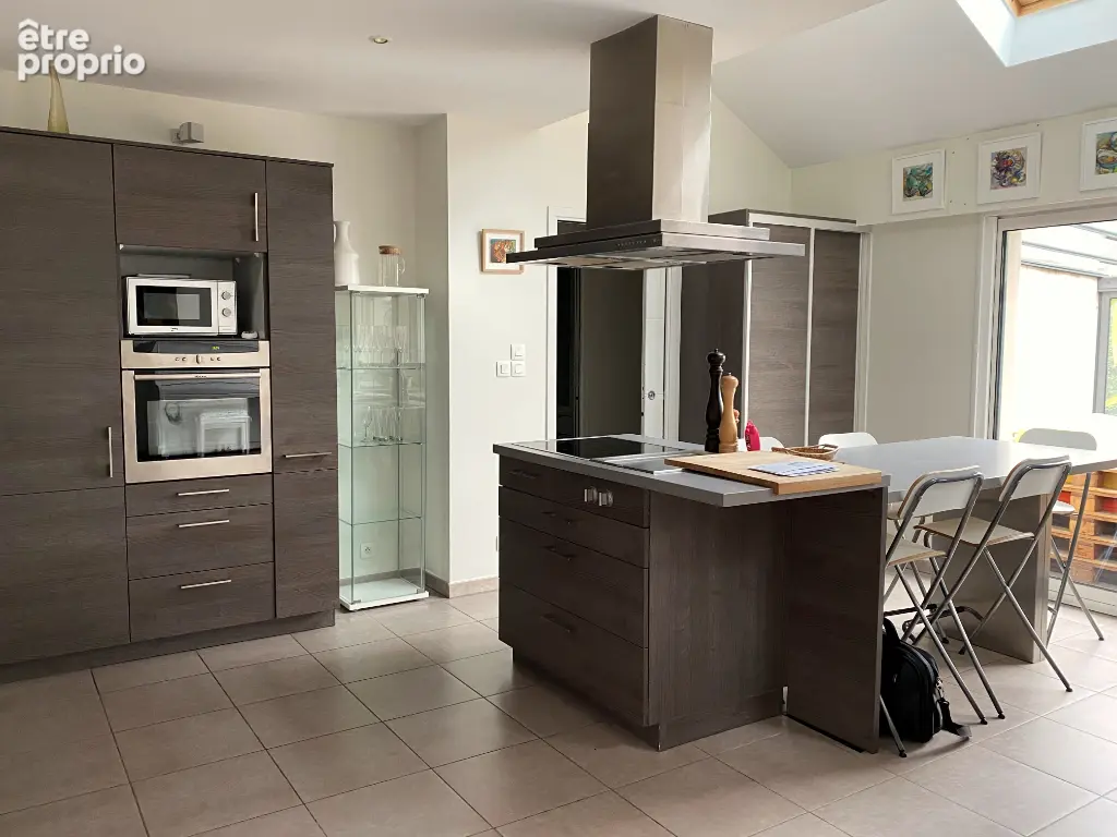 Maison contemporaine dans une rue au calme avec jardin paysagé et spa - photo 9