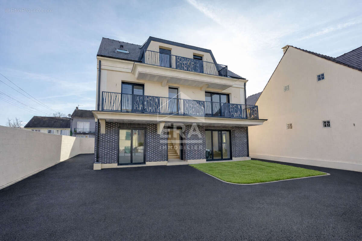 Appartement à PONTAULT-COMBAULT