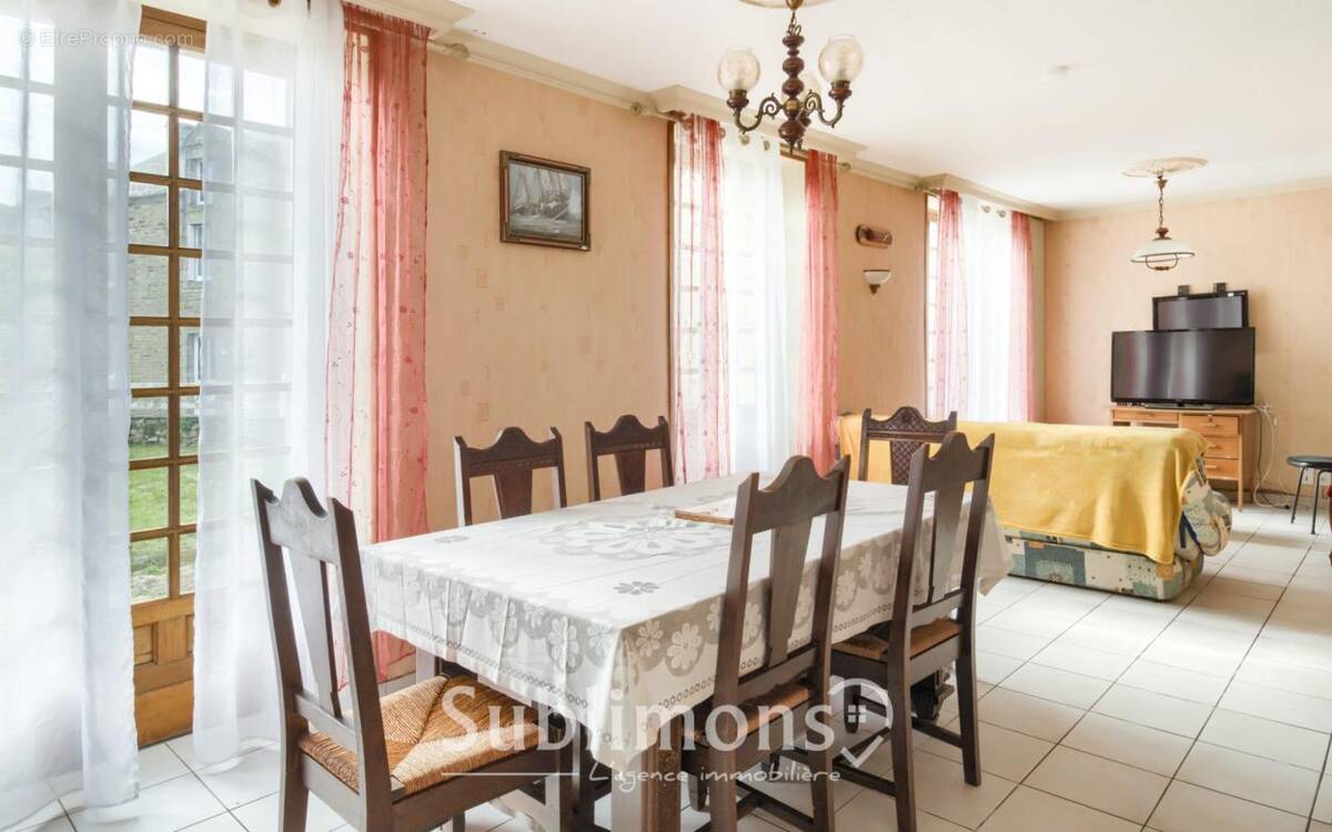 Maison à LE ROC-SAINT-ANDRE