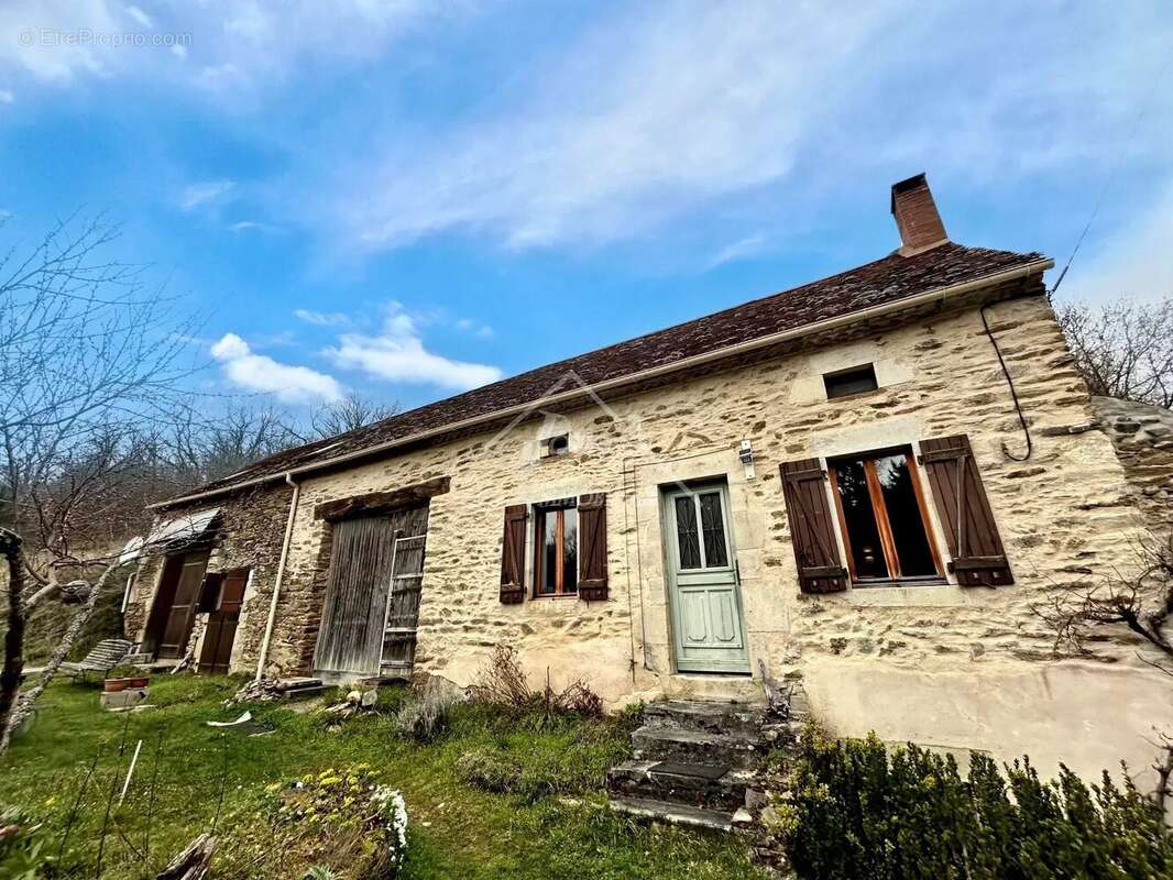 Maison à BELLENAVES