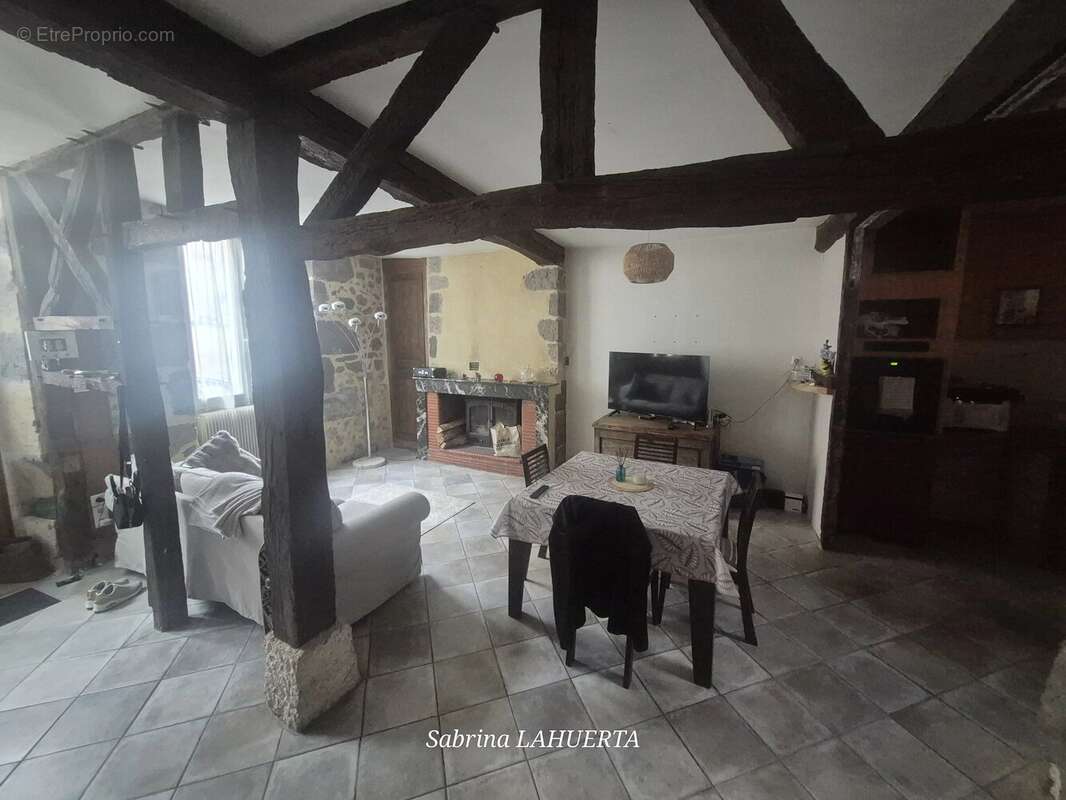 Maison à MEZIN