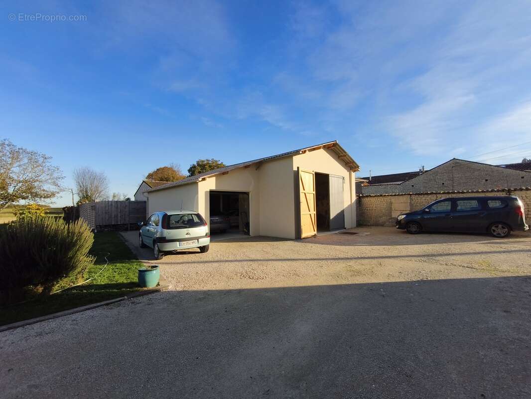 Maison 120 m² à Bignac  - photo 277