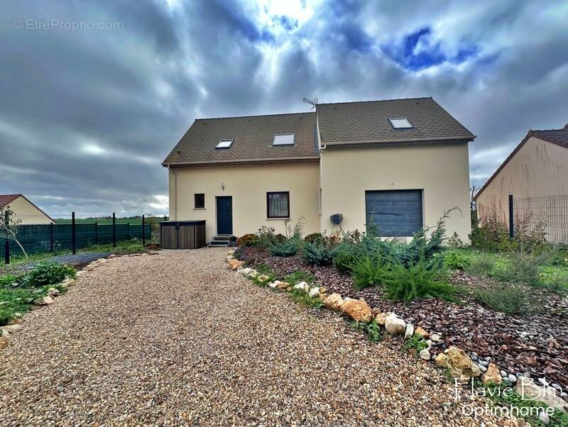 Maison à NEAUPHLETTE