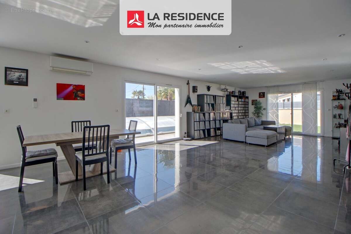 Maison à SAINT-JULIEN-DE-LA-LIEGUE