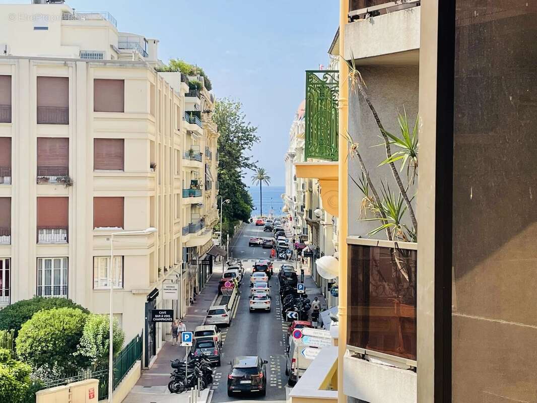 Carré d'or - Beau 2 pièces avec terrasse vue mer latérale - photo 2