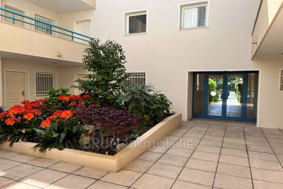Appartement 54 m² à Antibes  - photo 8