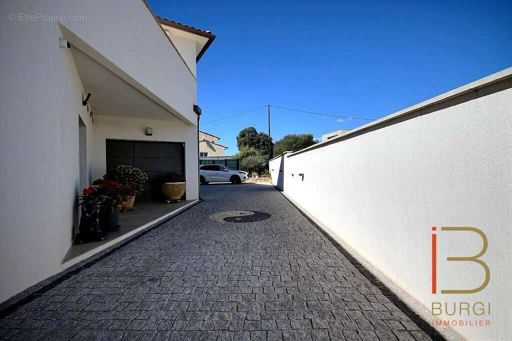 Maison à PUGET-SUR-ARGENS