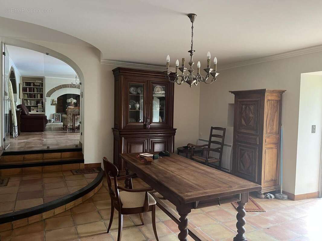 Entrée - Maison à VILLENEUVE