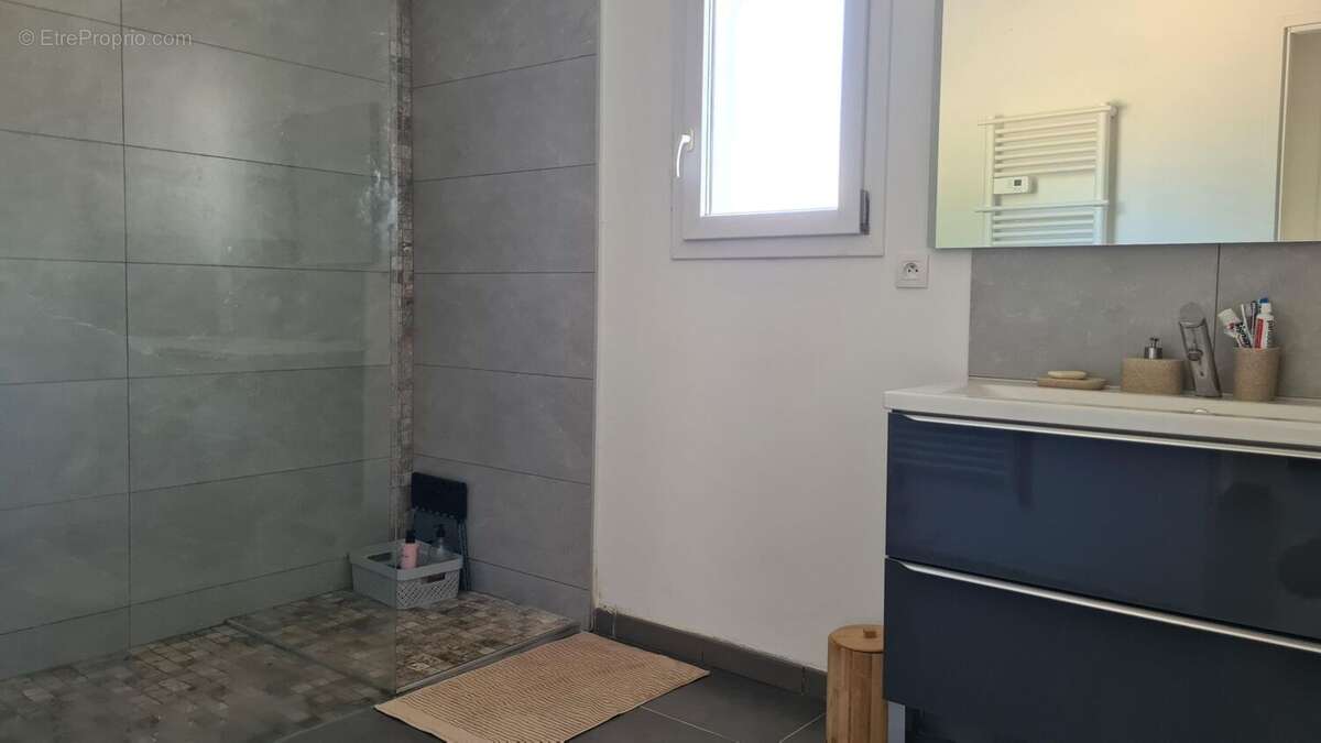 Appartement à SAINT-CHRISTOL-LES-ALES