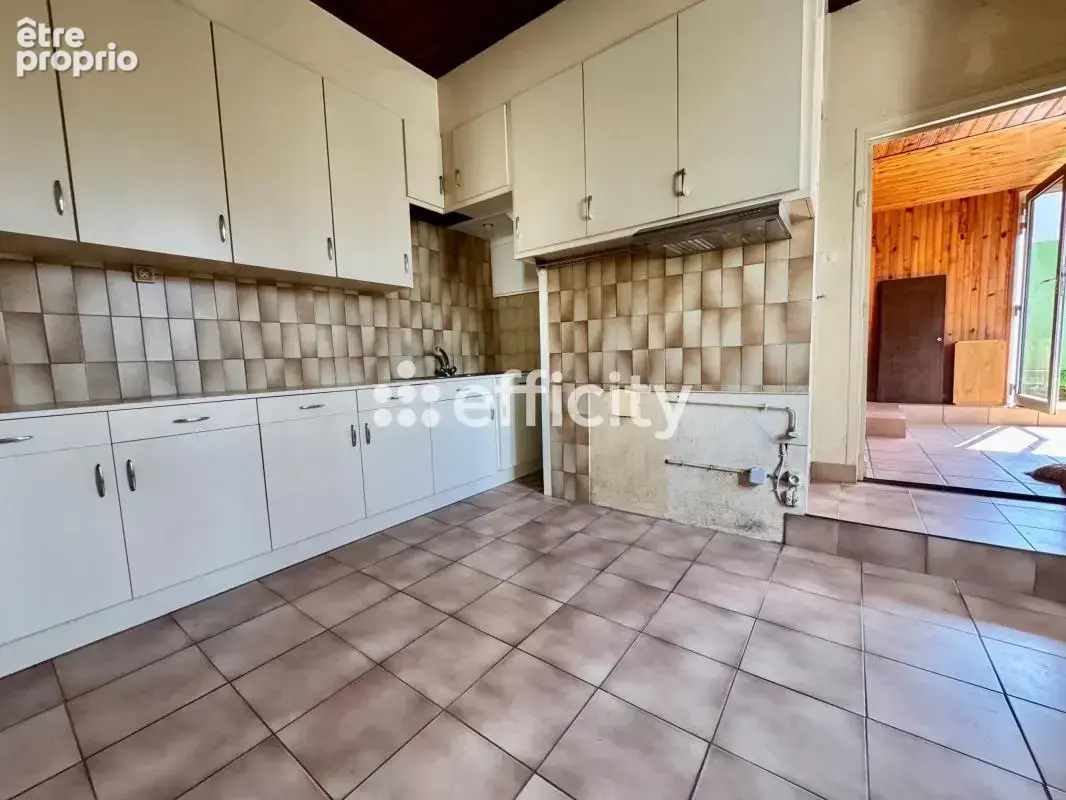Maison 6 pièces 97 m² à vendre à Thiers (63300) - photo 3