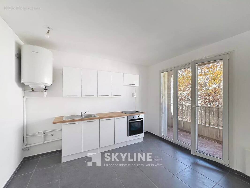 Appartement à MARSEILLE-4E