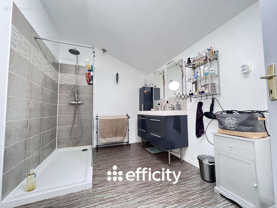 Maison à SAINT-GERMAIN-DE-MARENCENNES