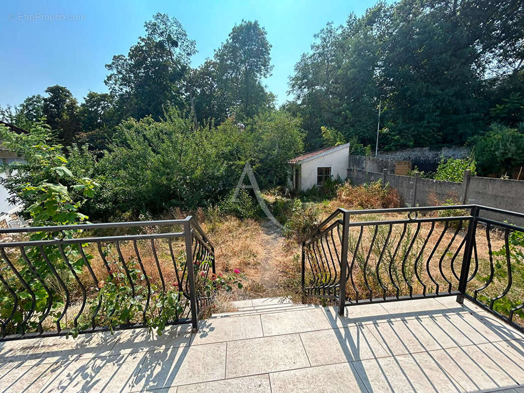 Maison à rafraichir beau potentiel - photo 10