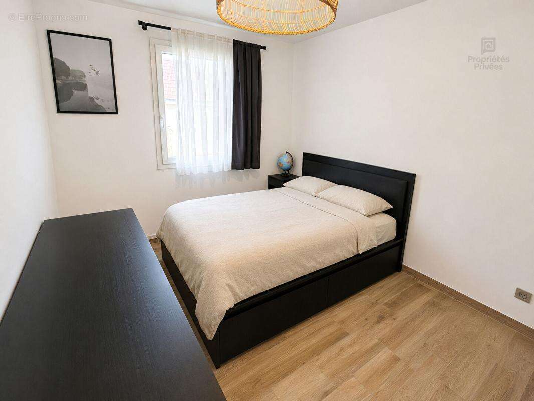 CHÂTEAUROUX, LA MARGOTIÈRE, Maison contemporaine de plain-pied, 5 chambres, bureau, piscine, DPE A - photo 9
