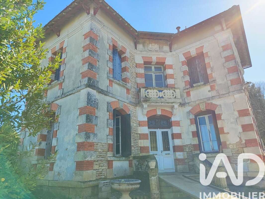 Maison 127 m² à Agris  - photo 2
