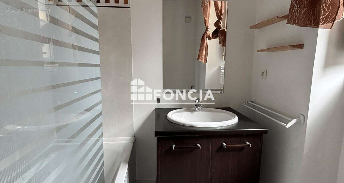 Appartement à ROQUEMAURE