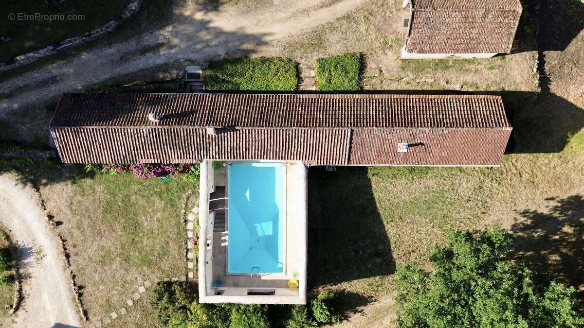 Propriété de caractère ade 20 hectares avec maison principale, maison d'amis, piscine, étang et cadre naturel - photo 8