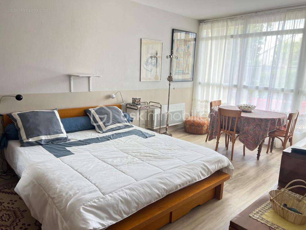 Studio meublé entièrement rénové en rez-de-chaussée dans une résidence calme - photo 3