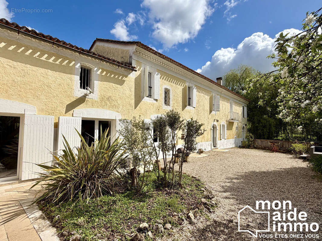 Maison à CAMARSAC