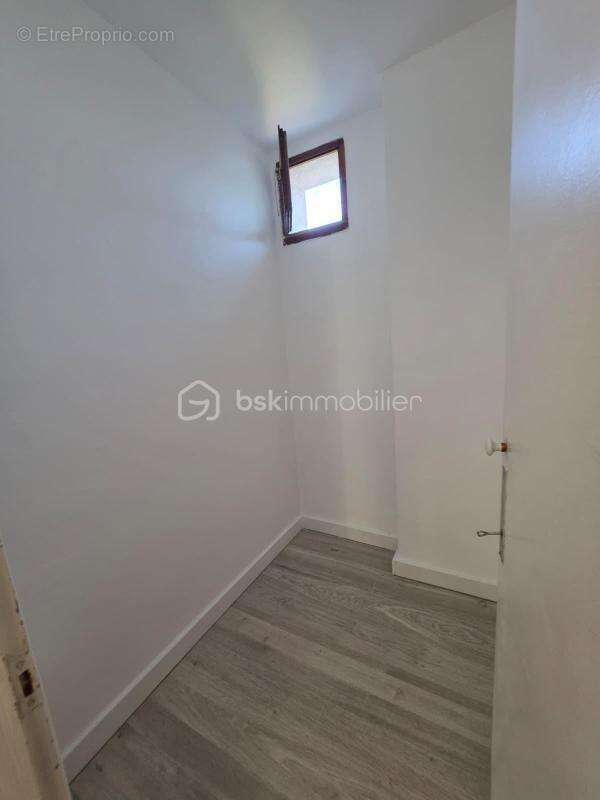 Appartement T4/5 rénové avec garage et cave – Résidence fermée - photo 7