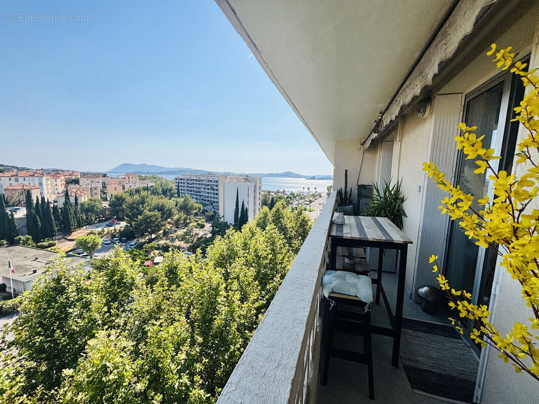 Toulon Mourillon, Appartement T4 rénové entièrement en dernier étage avec ascenseur, vue dégagée mer - photo 6