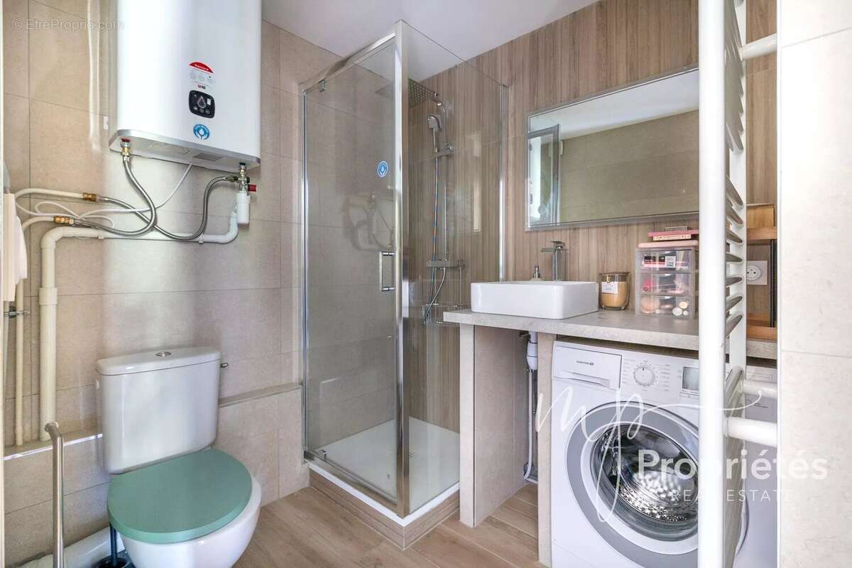 Appartement à BORMES-LES-MIMOSAS