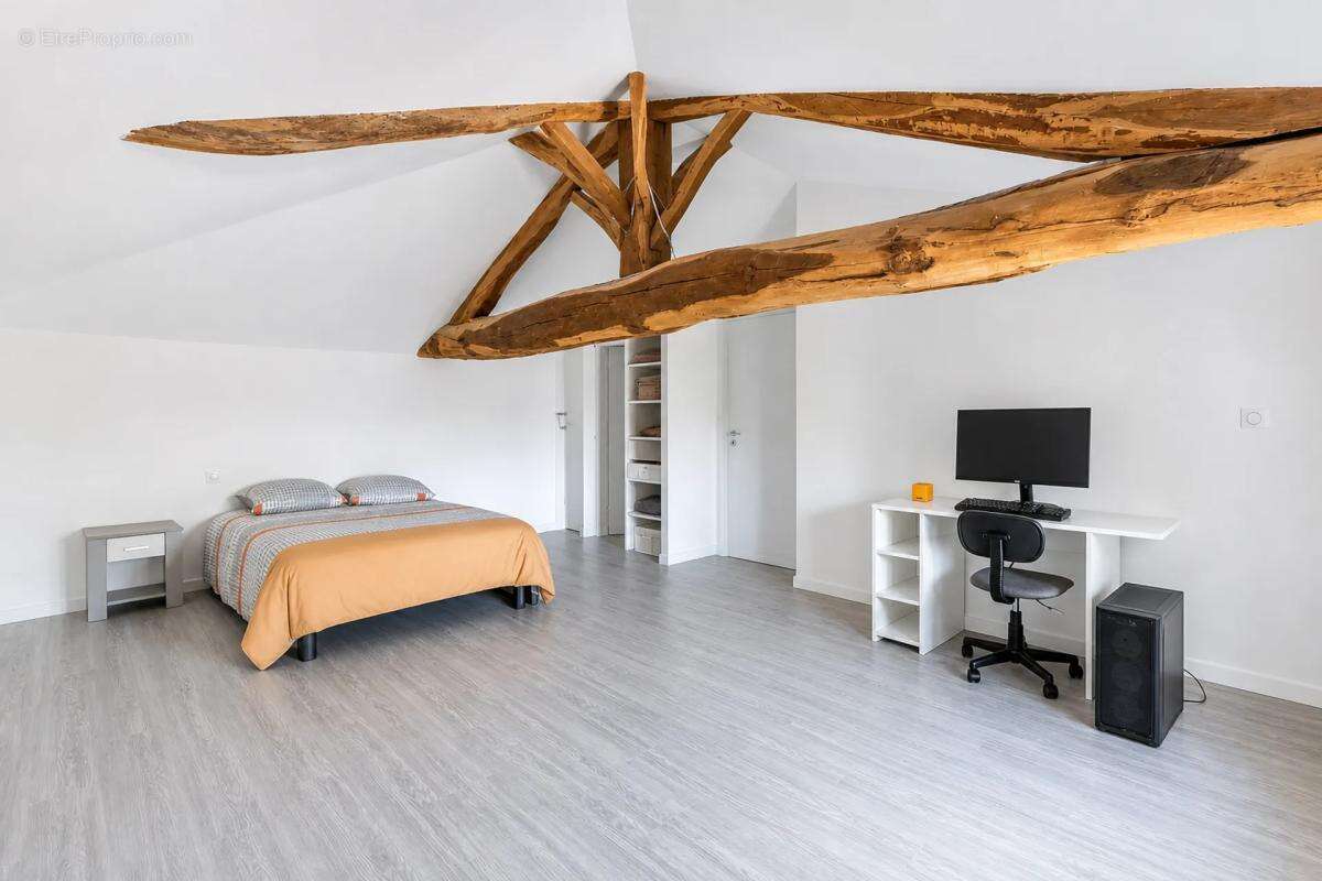 Villa en pierre rénovée avec garage à Vaulx-en-Beaujolais - photo 13