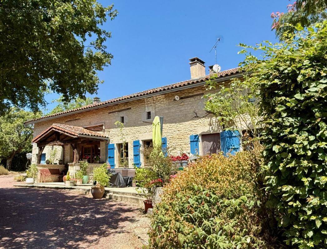 Maison à LE BOUCHAGE