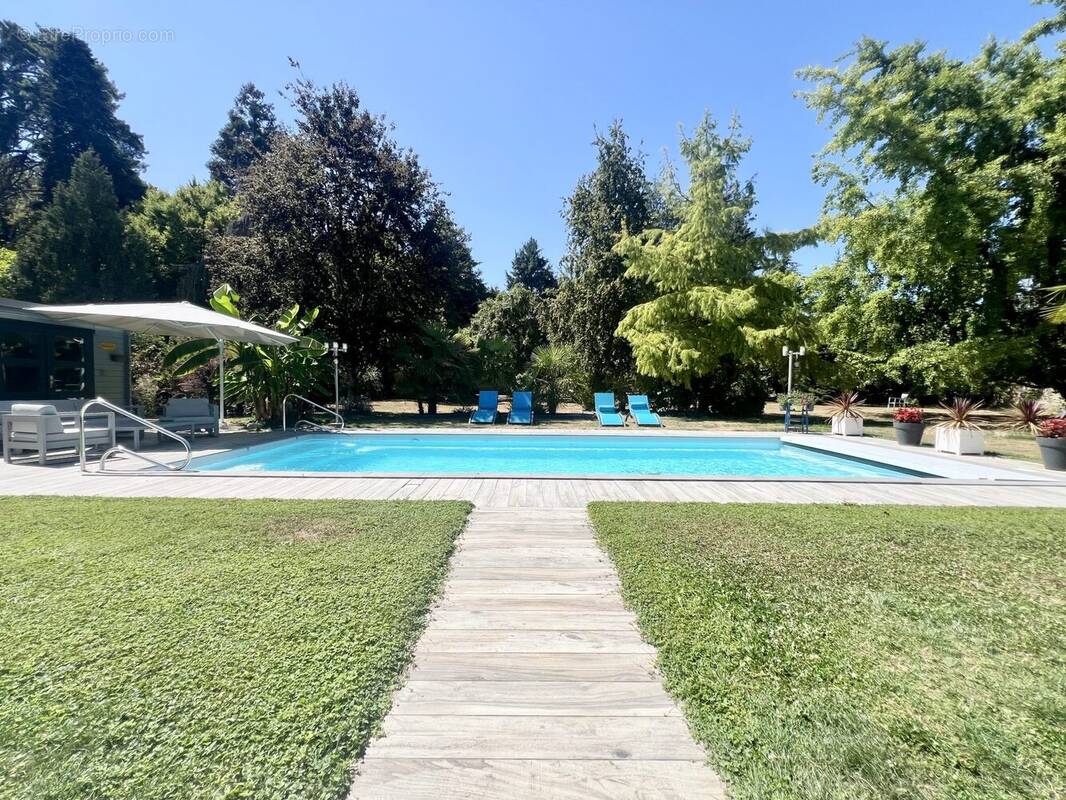 Maison 196 m² à Lumigny-Nesles-Ormeaux  - photo 2